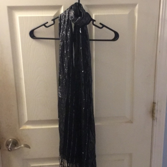 Scarves. - Picture 2 of 3